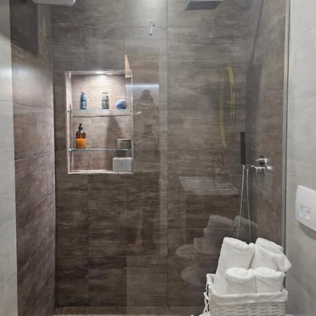 Luxury 2 Bdr Bathtub & View * Tirana