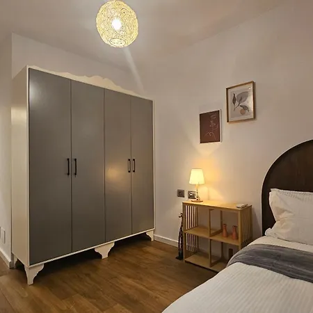 Luxury 2 Bdr Bathtub & View Tirana
