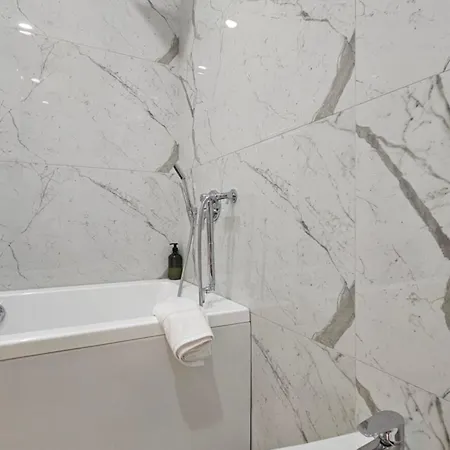 Luxury 2 Bdr Bathtub & View Appartement